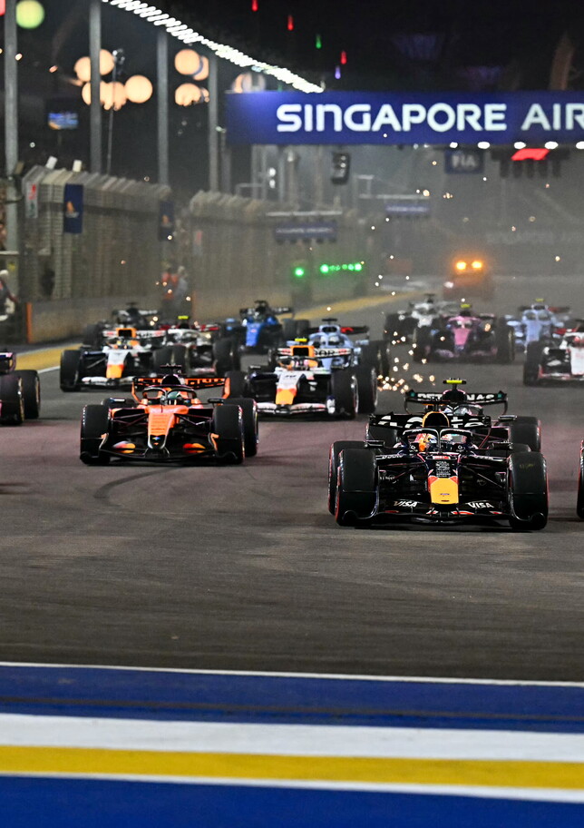 Primo centro a Singapore per Verstappen davanti a Leclerc e Antonelli che vede il titolo