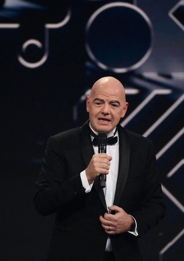 La FIFA 'smonta' le nuove accuse a Infantino: "Nessun secondo stipendio, tutto è rendicontato"