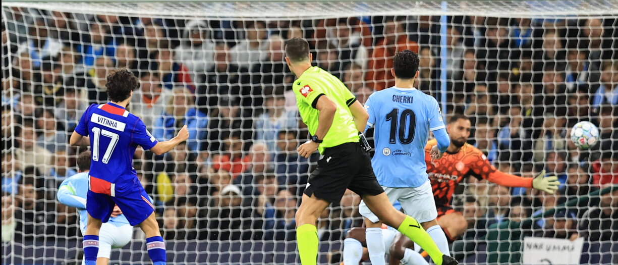 Champions League, il City va ko ma Donnarumma para un rigore a Ferran Torres