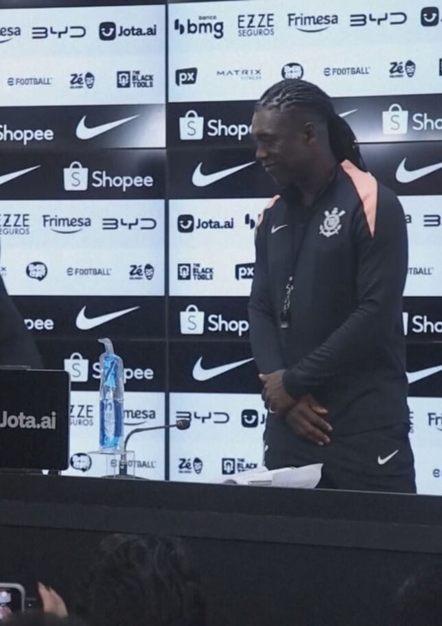 Seedorf riparte dal Corinthians: la presentazione
