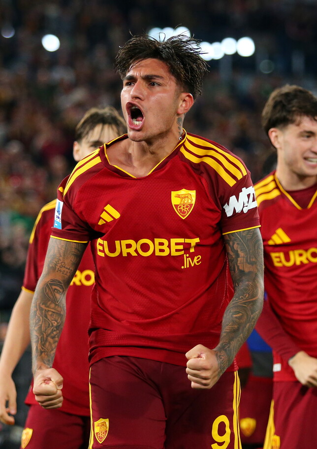 Roma più forte delle assenze: Genoa ko 2-0 all'Olimpico. Gasp risponde all'Inter e va a-2
