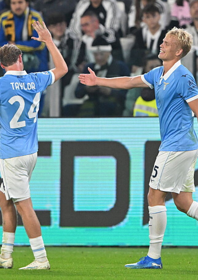 Crollo Juve, la Lazio passeggia allo Stadium ed è prima insieme all'Inter. Bianconeri fischiati
