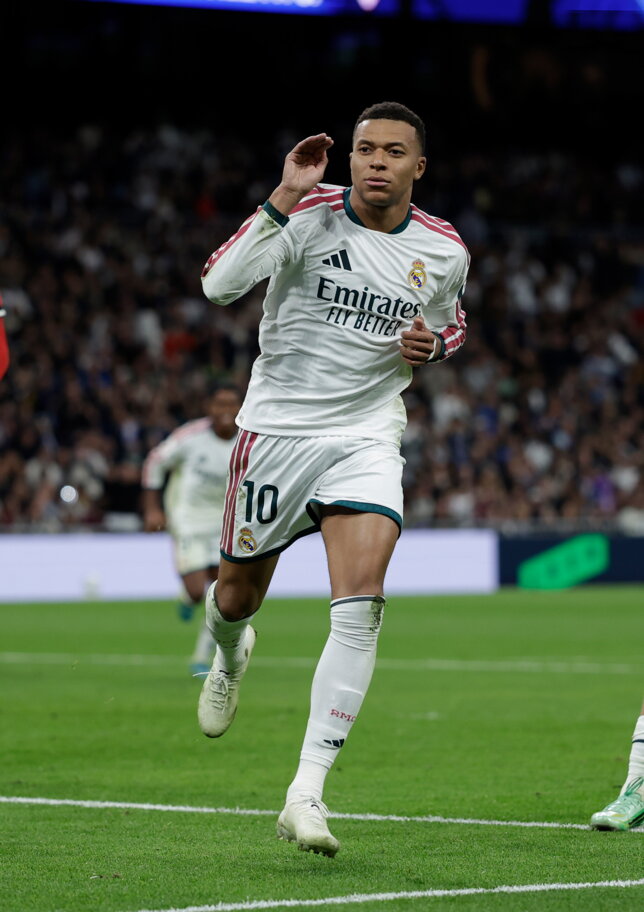 Liga: il Real Madrid stende 4-1 il Siviglia e torna a -5 dal Barcellona