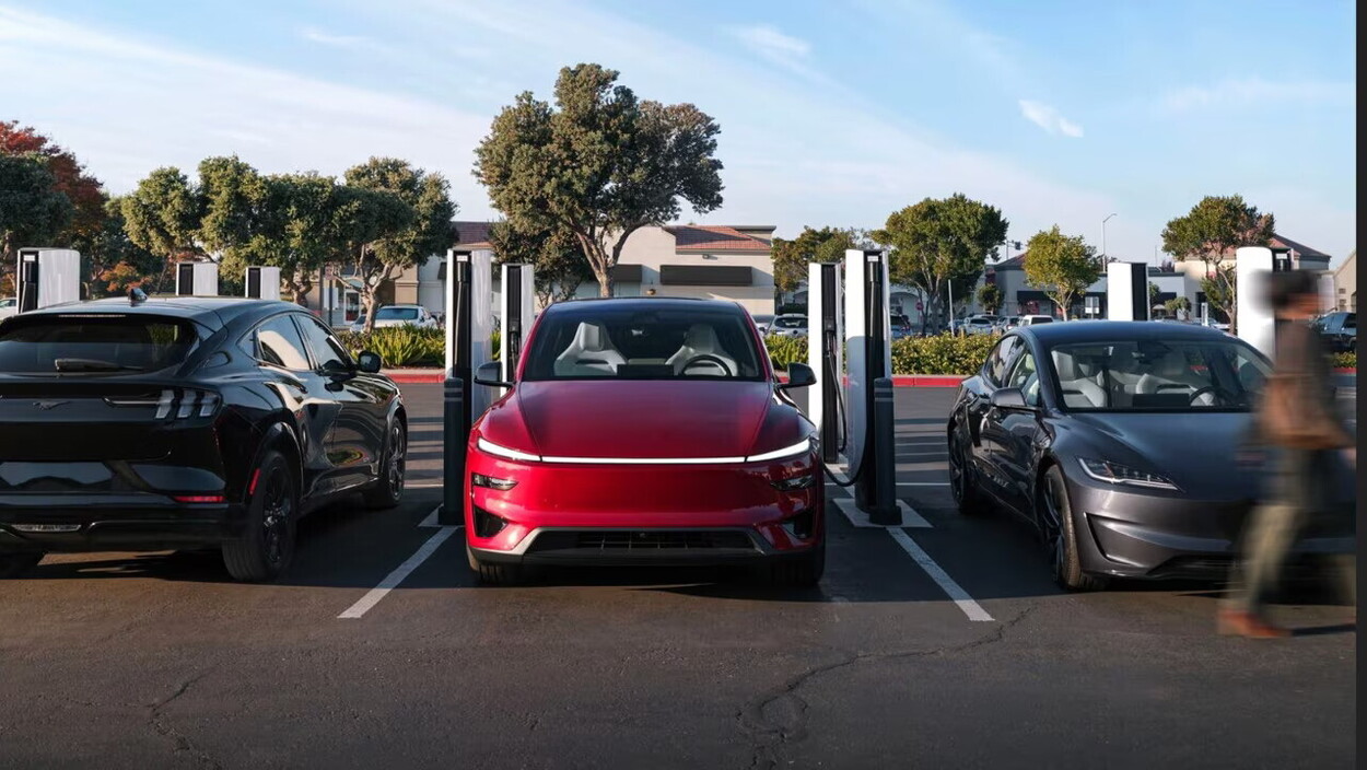 Tesla verso la fusione con SpaceX: "è una buona idea"
