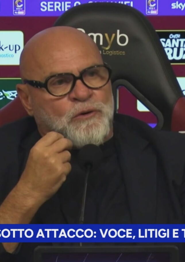 Cosmi sotto attacco: voce, litigi e tensione