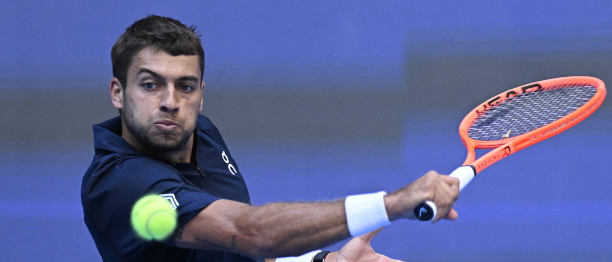 Tennis, Cobolli vince in rimonta contro Nakashima: è in semifinale a Lione