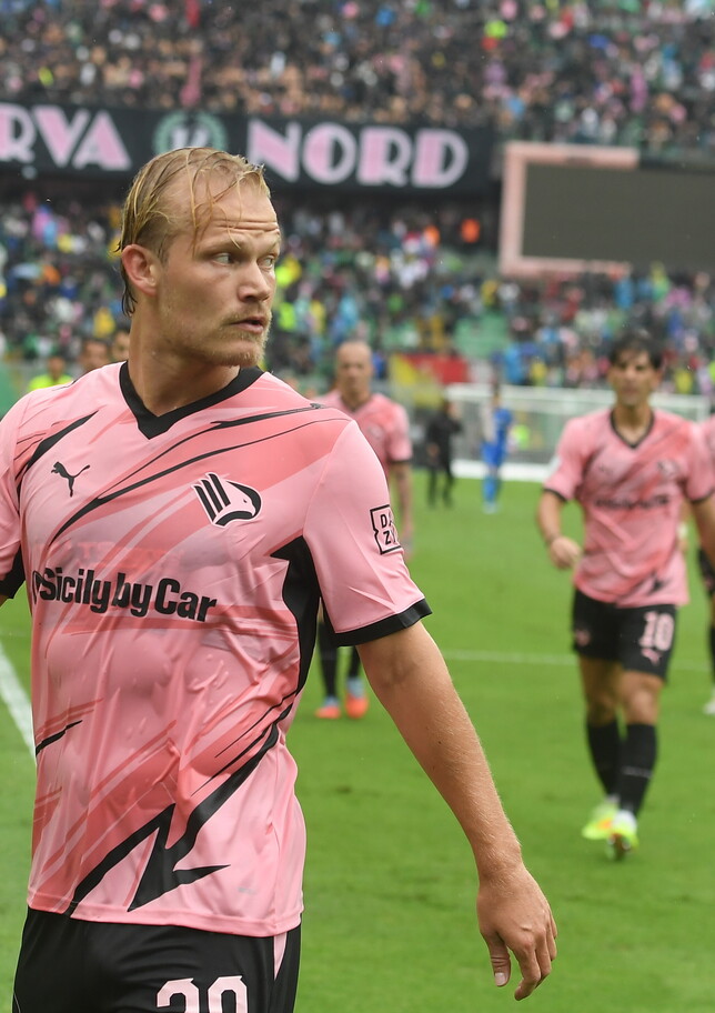 Il Palermo continua a volare: battuta anche la Carrarese, il Mantova è a -5