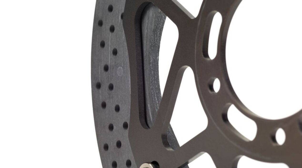 Brembo Hyction a EICMA: il carbonio-ceramico arriva in Superbike