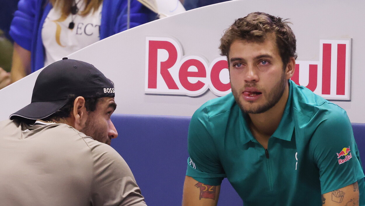 Cobolli in lacrime, Berrettini lo consola: le immagini