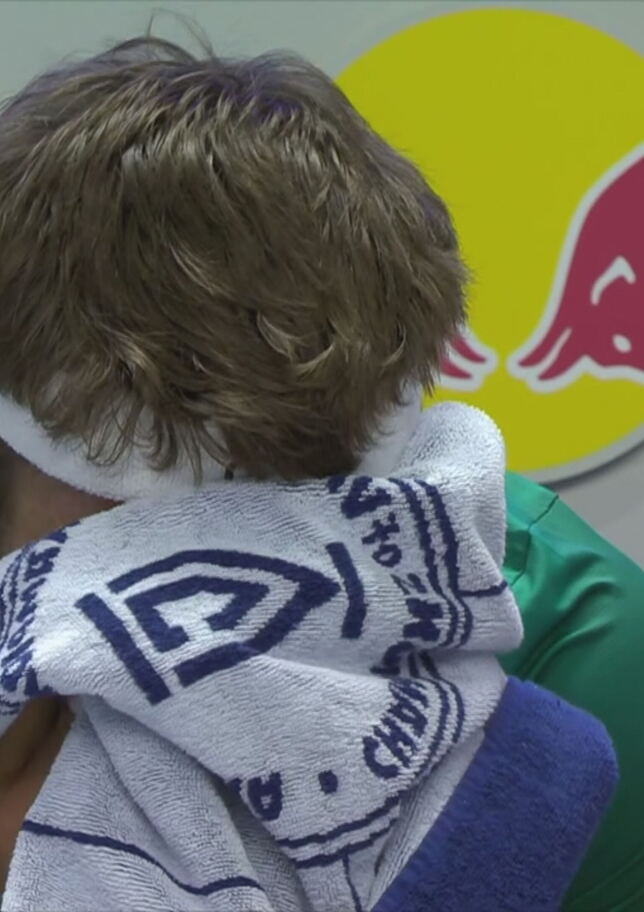 Cobolli s'infortuna e finisce in lacrime: Berrettini lo abbraccia